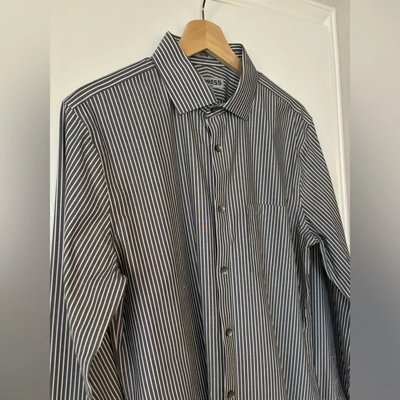 Express Non Iron Fitted Button Down - excellent condition - size M - Picture 2 of 8